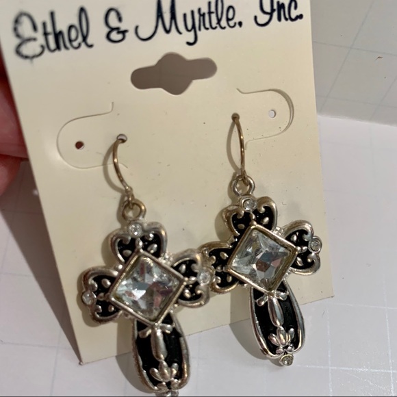 Ethyl & Myrtle earrings - Picture 2 of 3